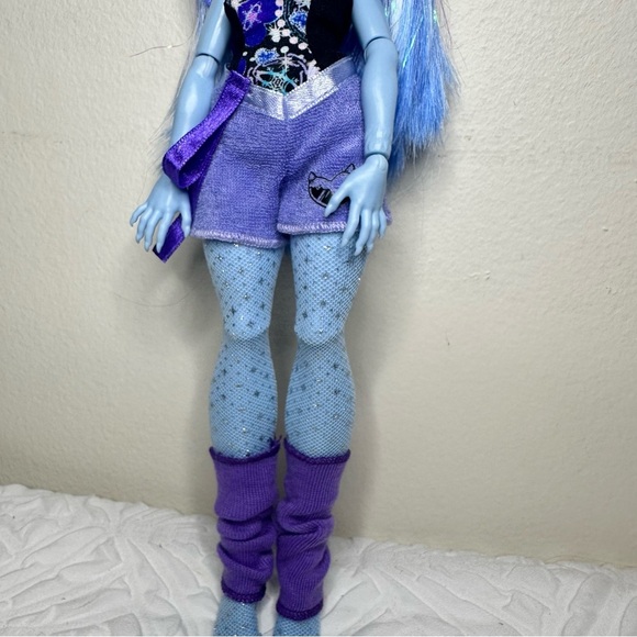 Monster High G3 Abbey Abominable Skulltimate Secrets Wave 4 - Picture 4 of 4